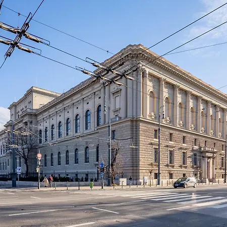 New Chic Next To Heroes' Square Appartamento
